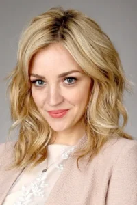 Abby Elliott image 1