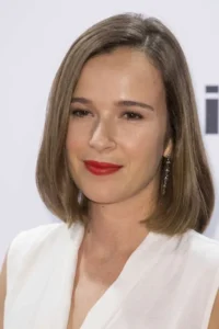 Claire van der Boom image 1