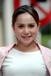 Elly Mazlein image 1