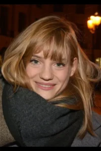 Noémie Schmidt image 1