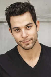 Skylar Astin image 1