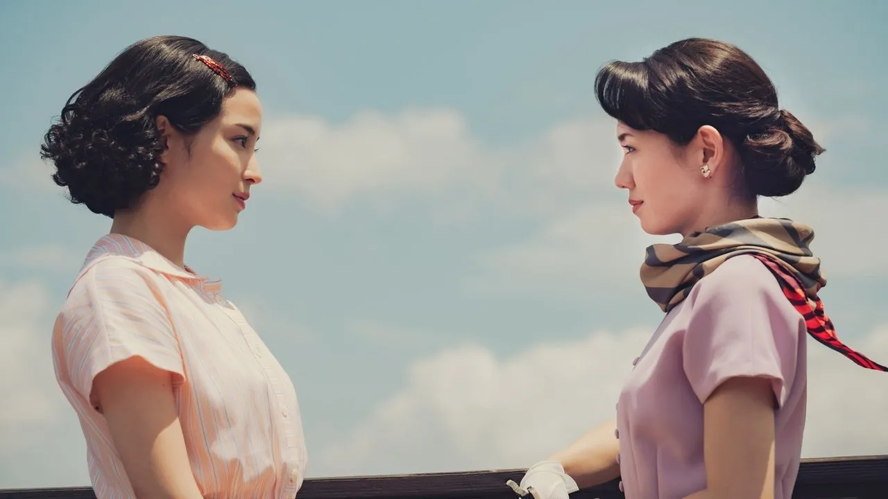 Lumière pâle sur les collines