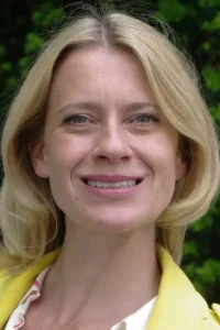 Caroline Peters image 1